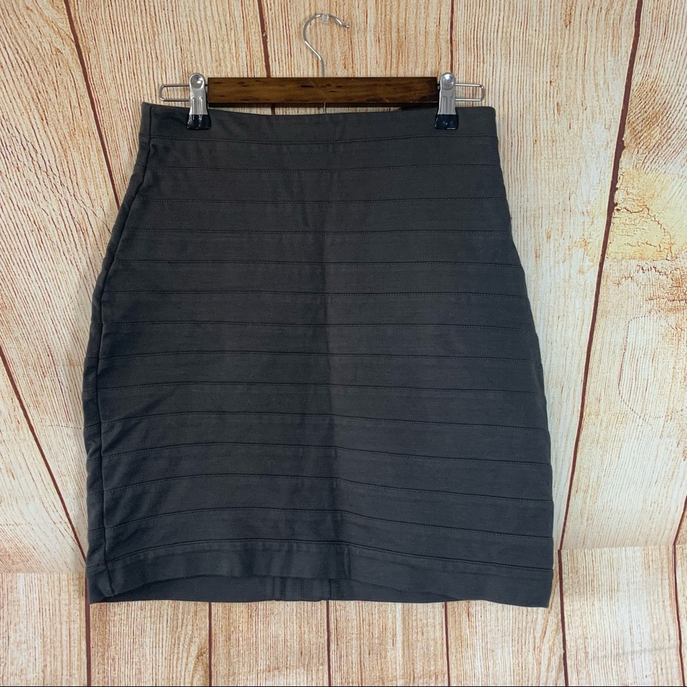 Express Mini Stretchy Pencil Skirt Size 4 Office attire - Picture 4 of 7